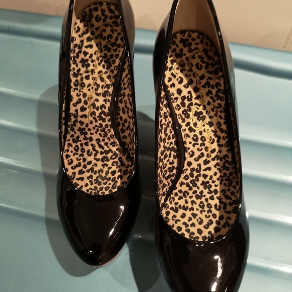 Shoes - Picture 4 of 5